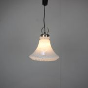 Lampe suspendue en verre en forme de cloche réglable des années 1970 en Tchécoslovaquie.