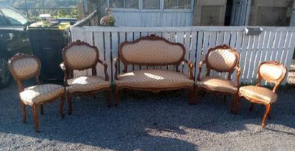 Louis 15 style living room