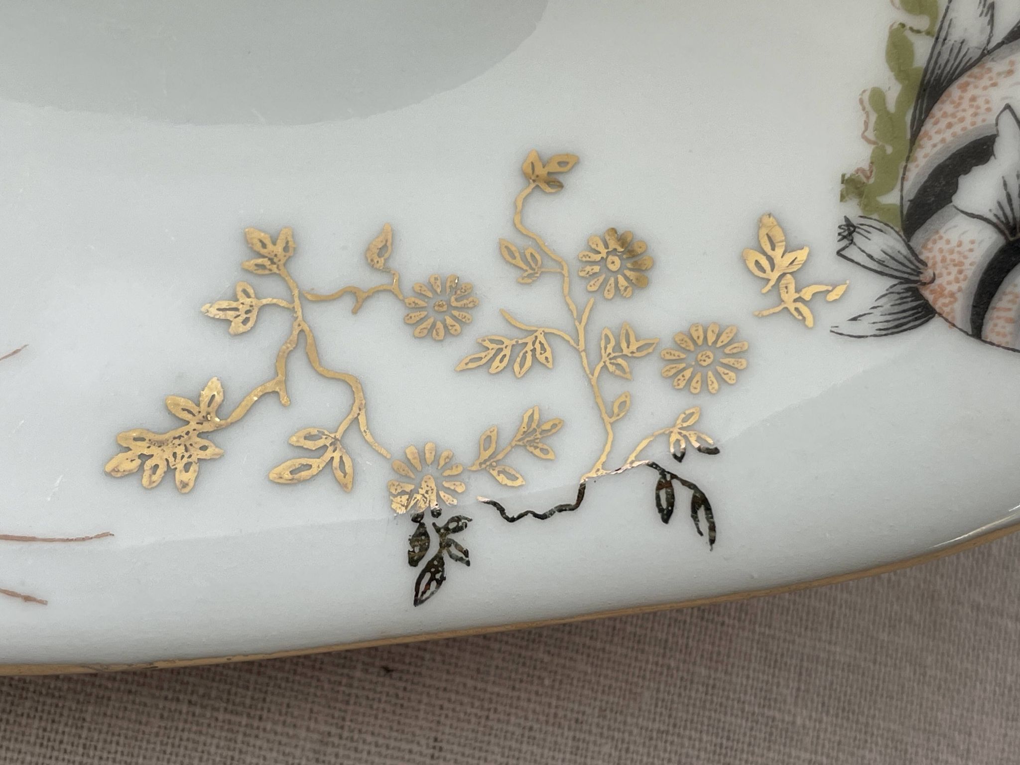 Pair of vintage marine-themed dishes in Berry porcelain.