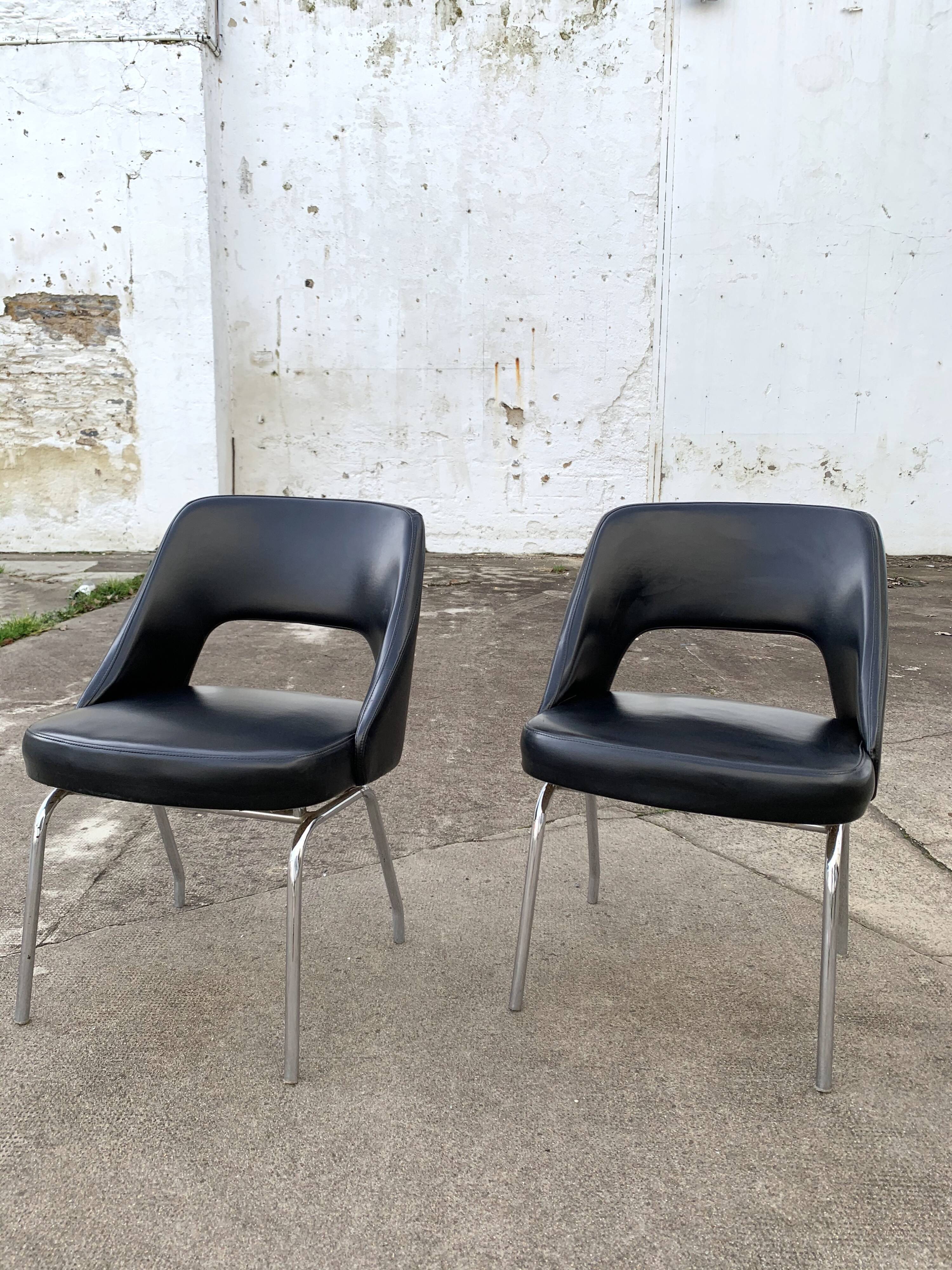 Pair of chairs conference Line Roset