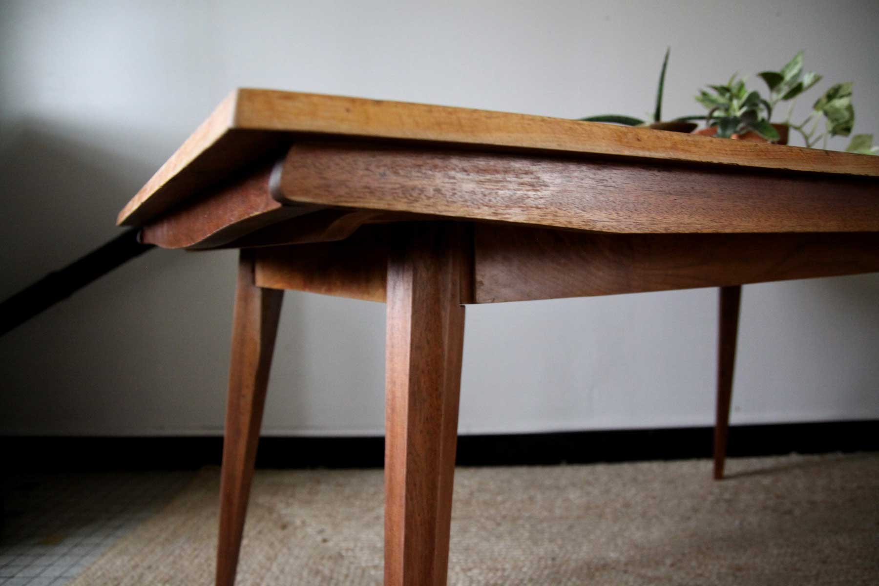 Table dining compass feet