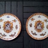 2 identical decorative plates in Gien earthenware, Renaissance decor