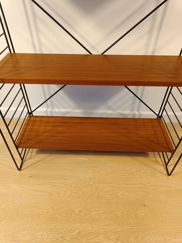 Étagère autoportante du milieu du siècle avec étagères en teck par Dekker – Tomado