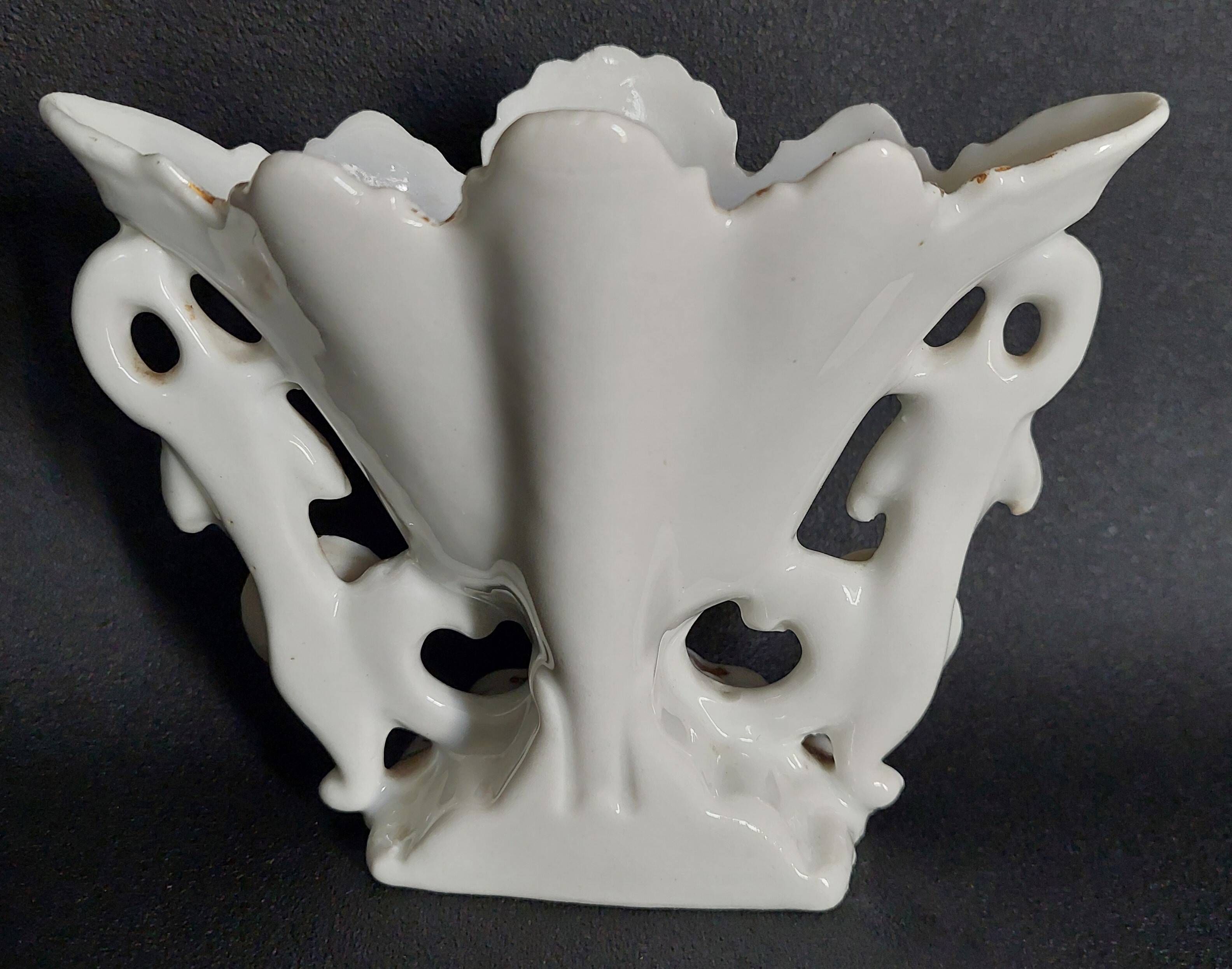 White and gold Paris porcelain bridal vase, late 19th century