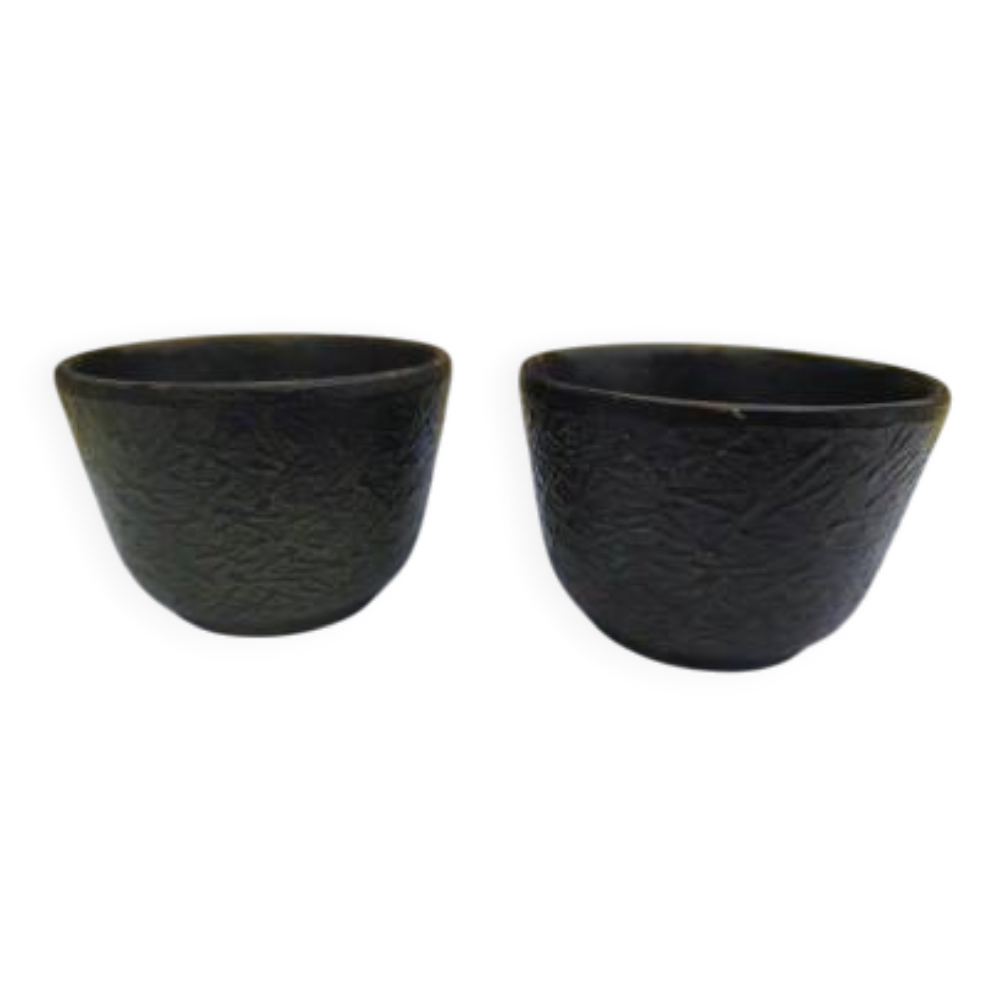 Pair of Chinese Bowls from the 19th Century in Cast Iron