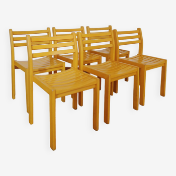 6 stackable wooden chairs