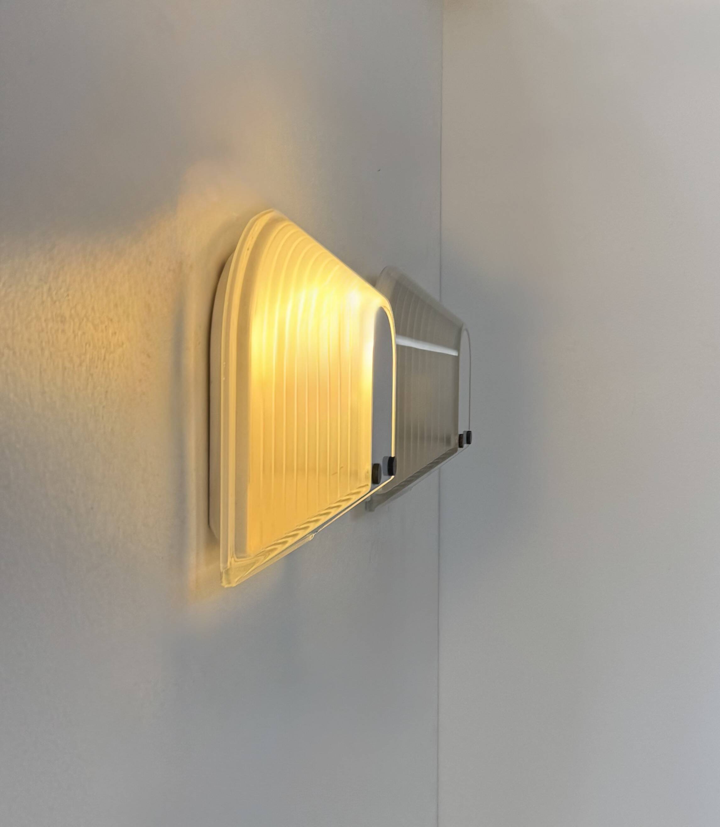 Pair of Tesi wall lights by Roberto Fiorato, Prisma, frosted glass Italy 1980