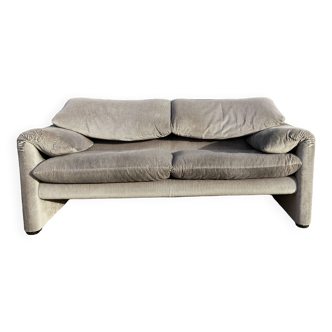 Cassina Maralunga 2 seater sofa, light gray Vico Magistretti