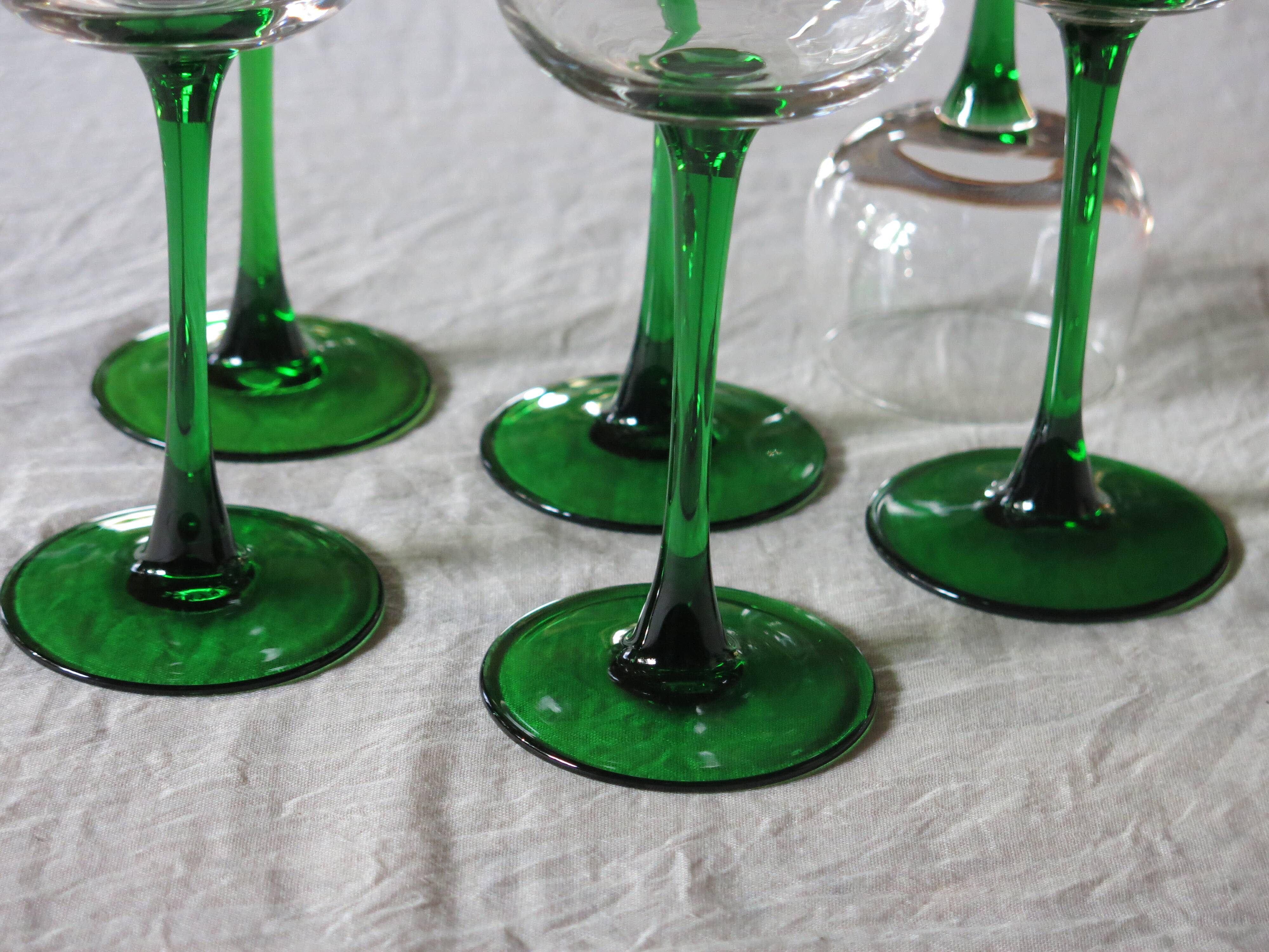 6 colored white wine glasses from Alsace in very good condition