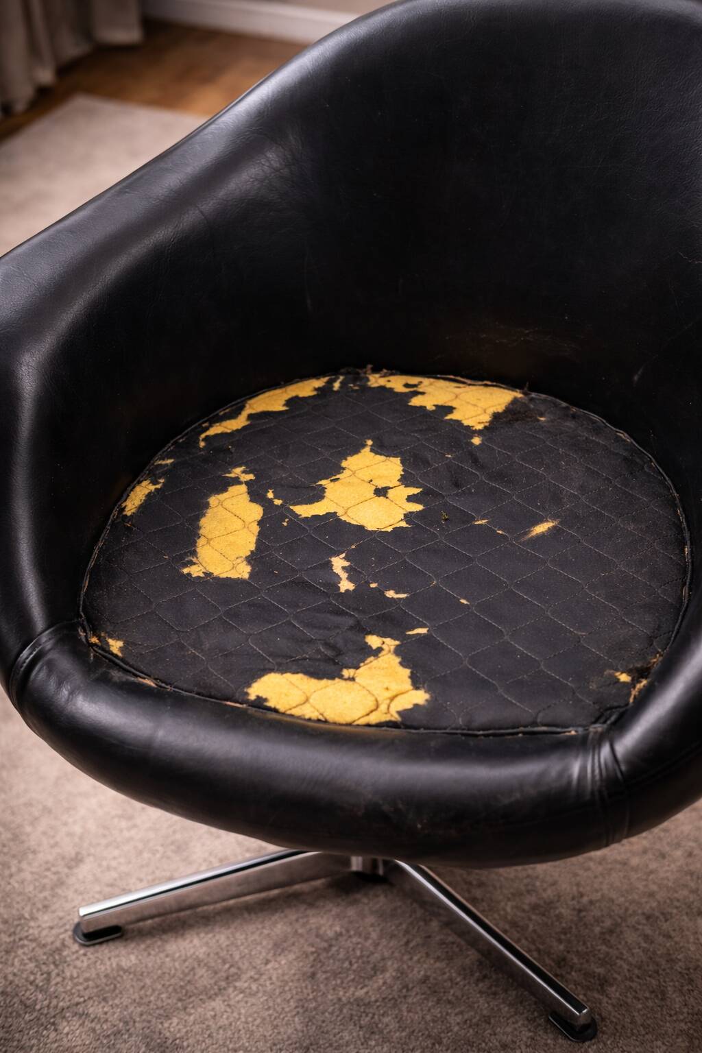 Vintage Pair of Galon Swivel Armchairs — Second Half of the 20th Century