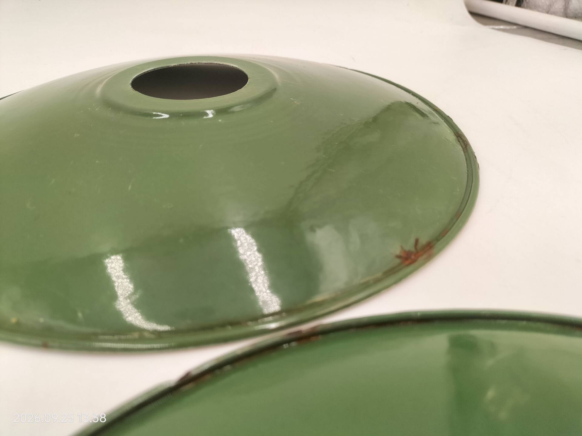 Enamelled sheet metal lampshade