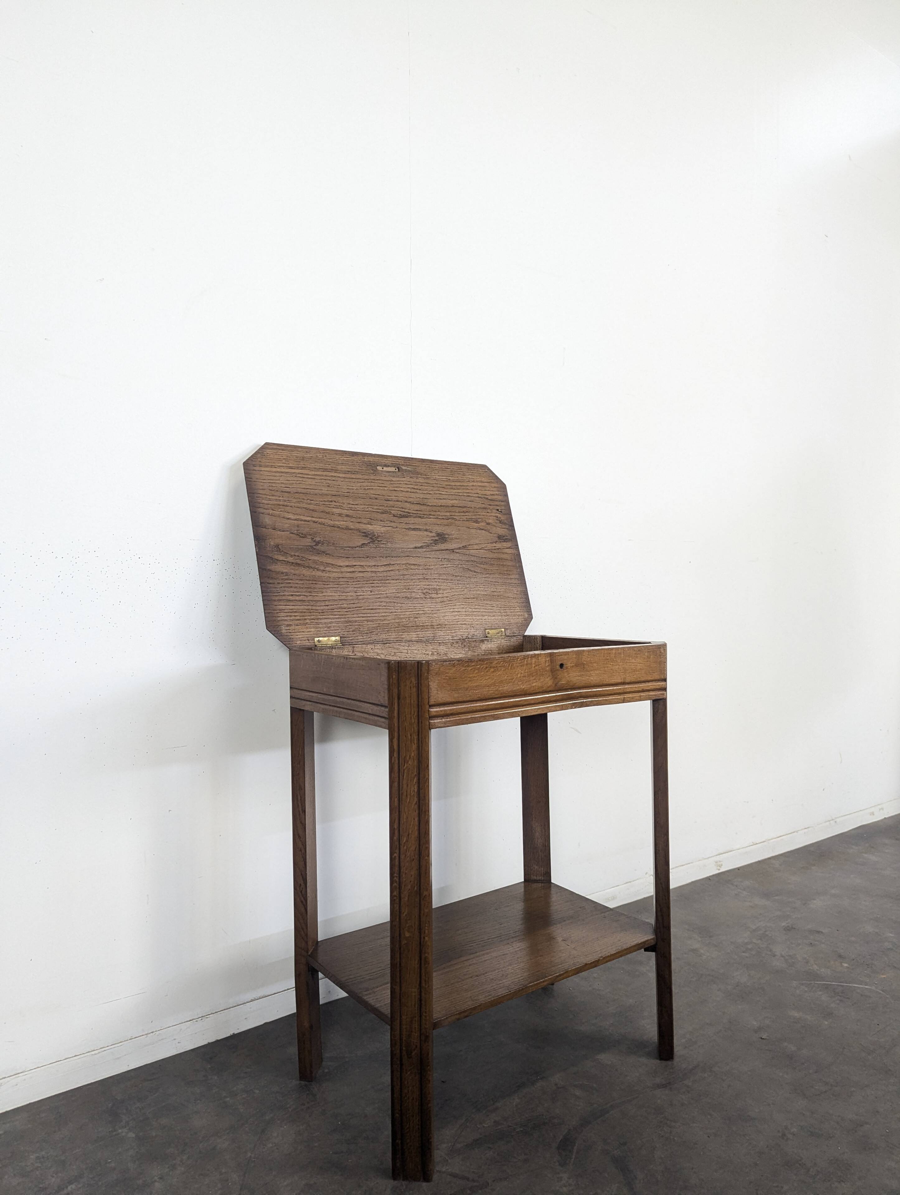 Petite travaileuse en chêne de style Art Déco