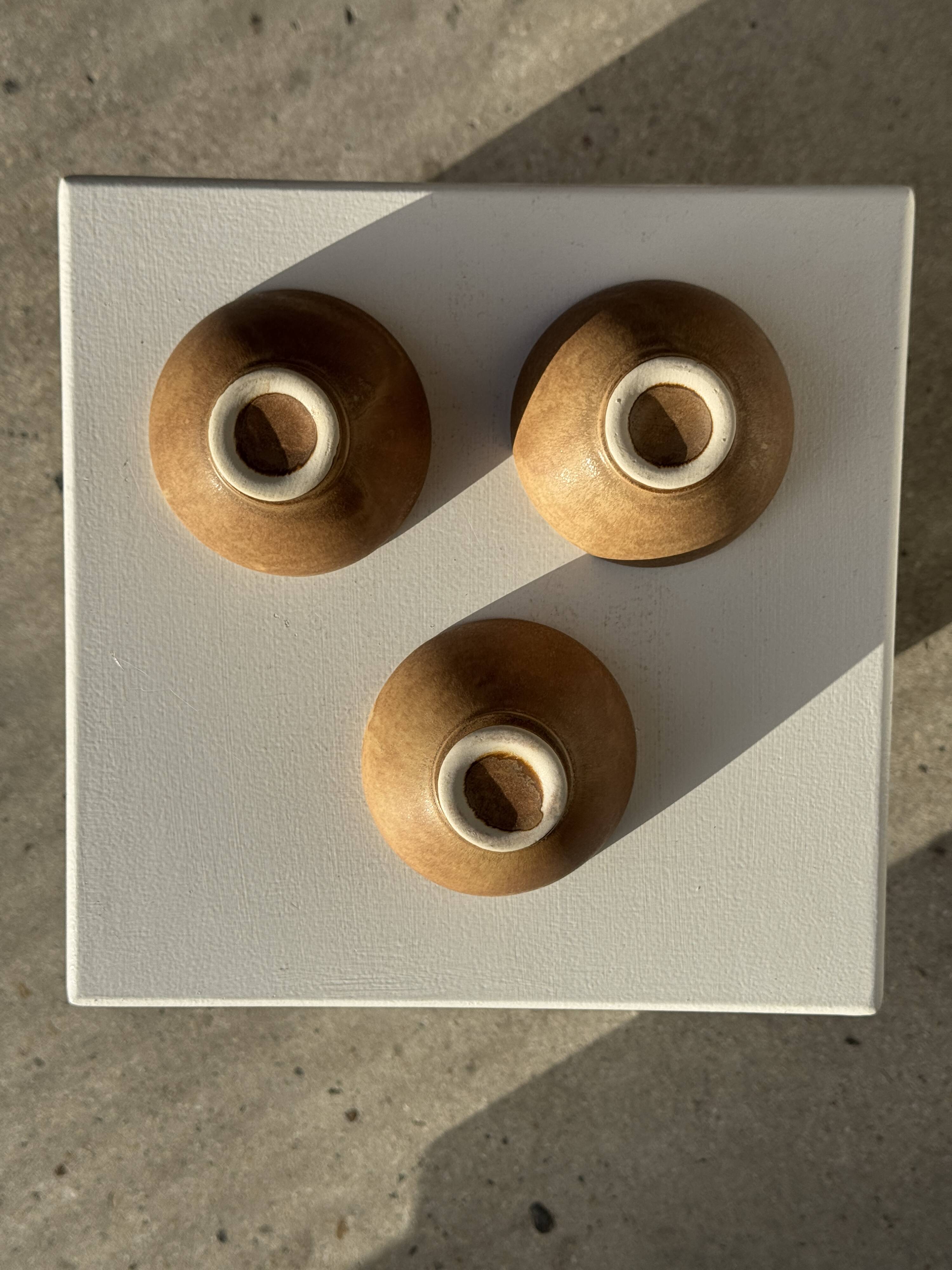 Set of 3 vintage mini bowls on foot, stoneware on pedestal H9 D10.