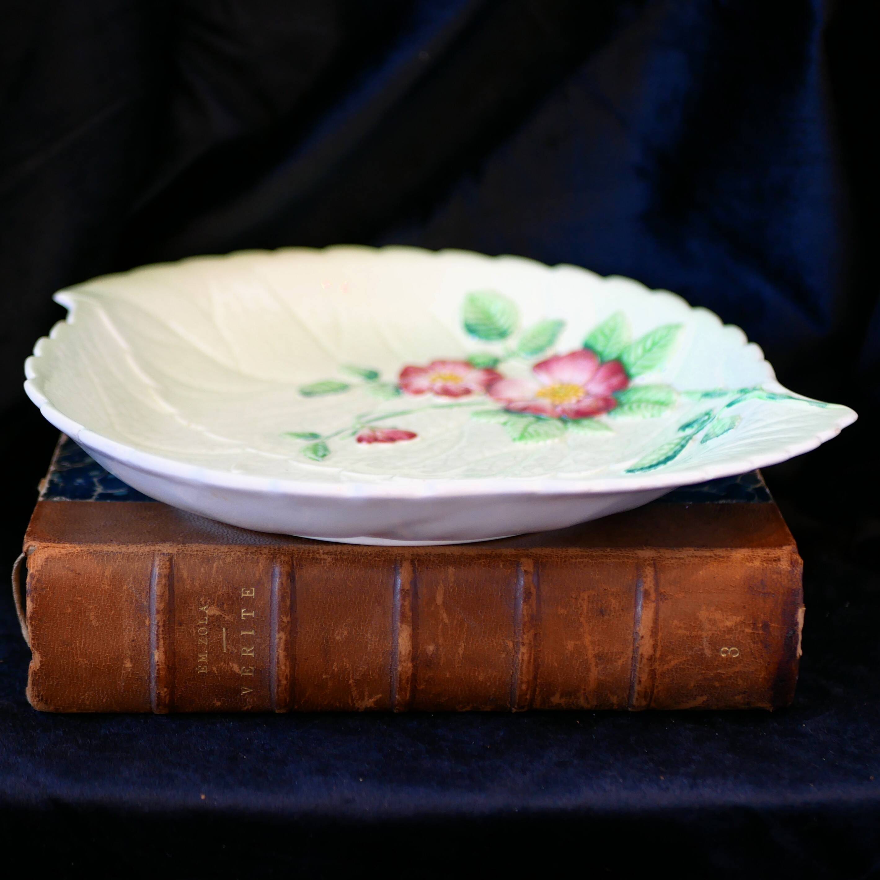 Plat de service décoratif Carlton Ware à feuilles vertes et fleurs roses