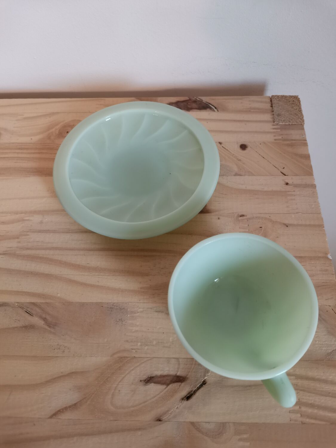 Cup and under cup coffee vintage opaline pastel green vintage dulcine