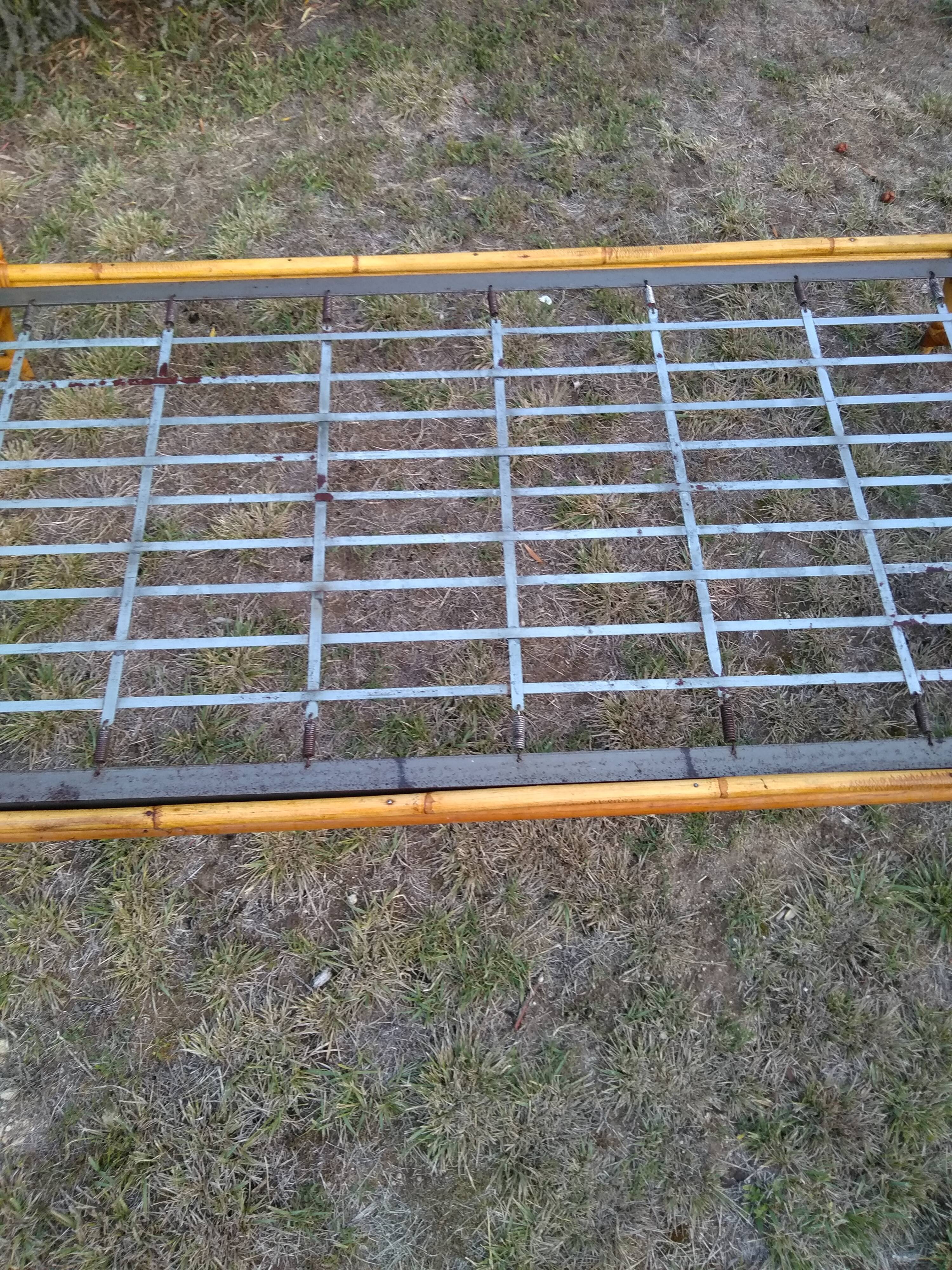 Bed in rattan vintage 60