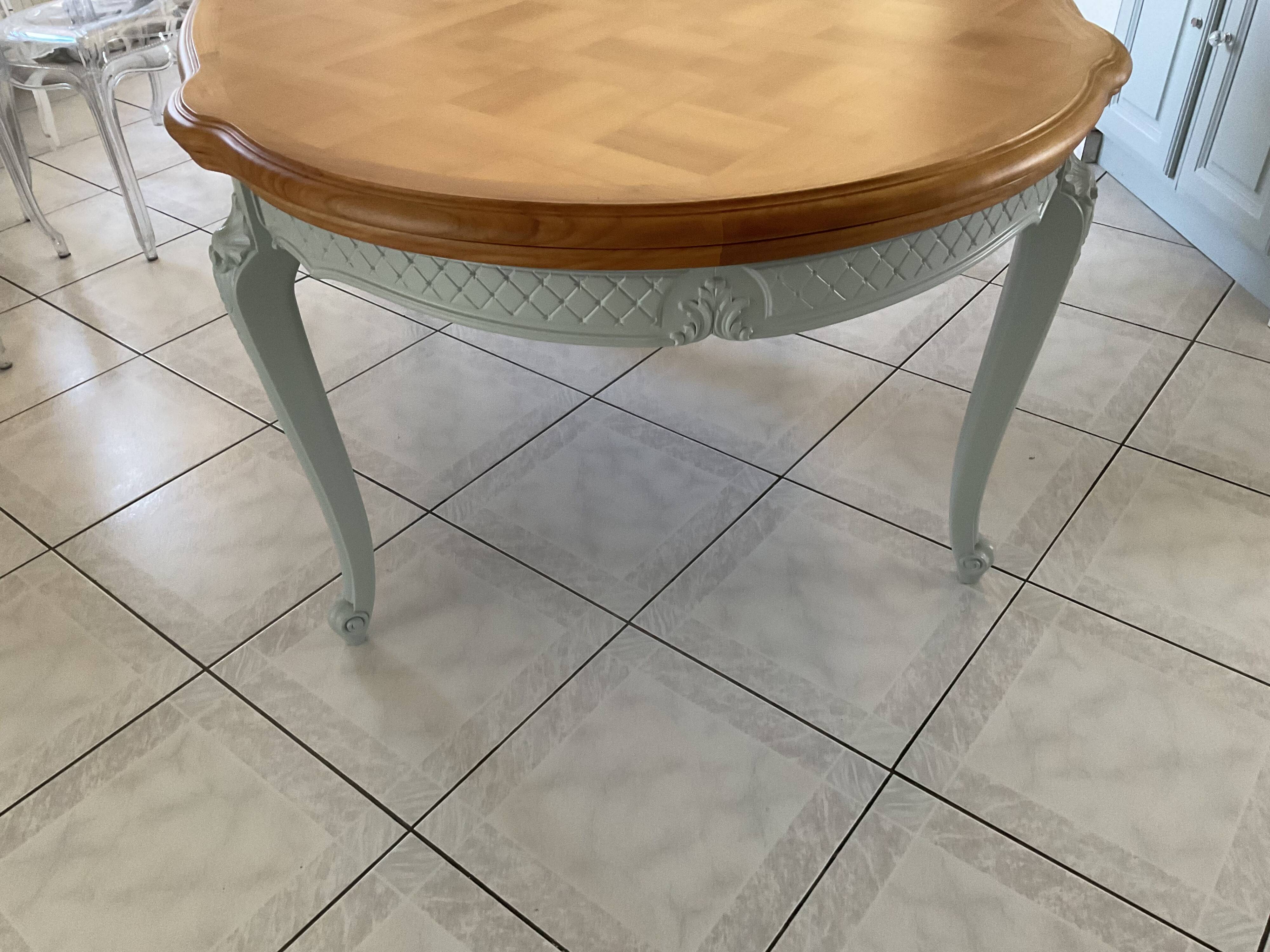 Oval Louis XV table in solid cherry wood, patinated in Gustavian grey.
