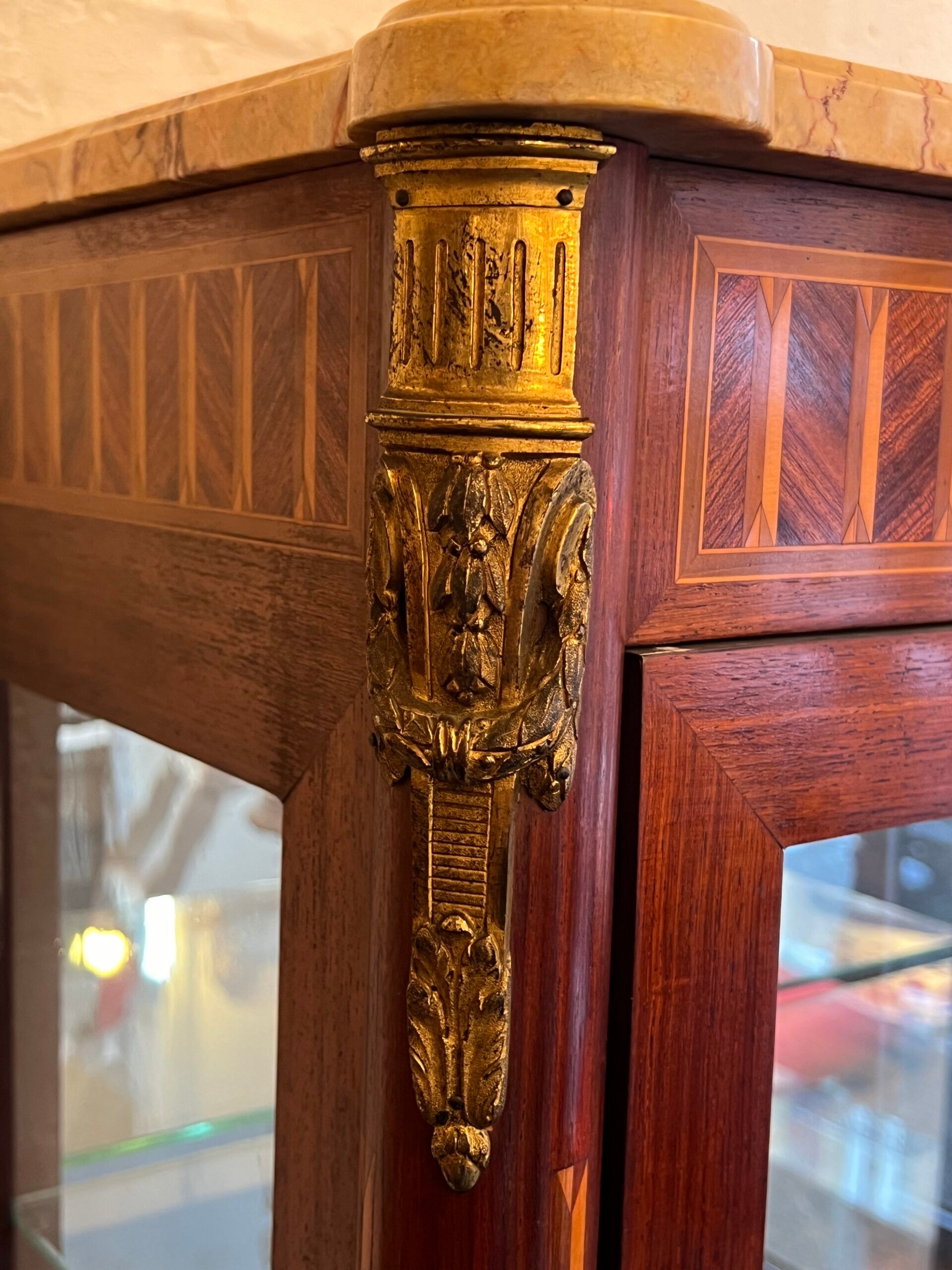 Louis XVI style display case in veneer marquetry, late 19th century