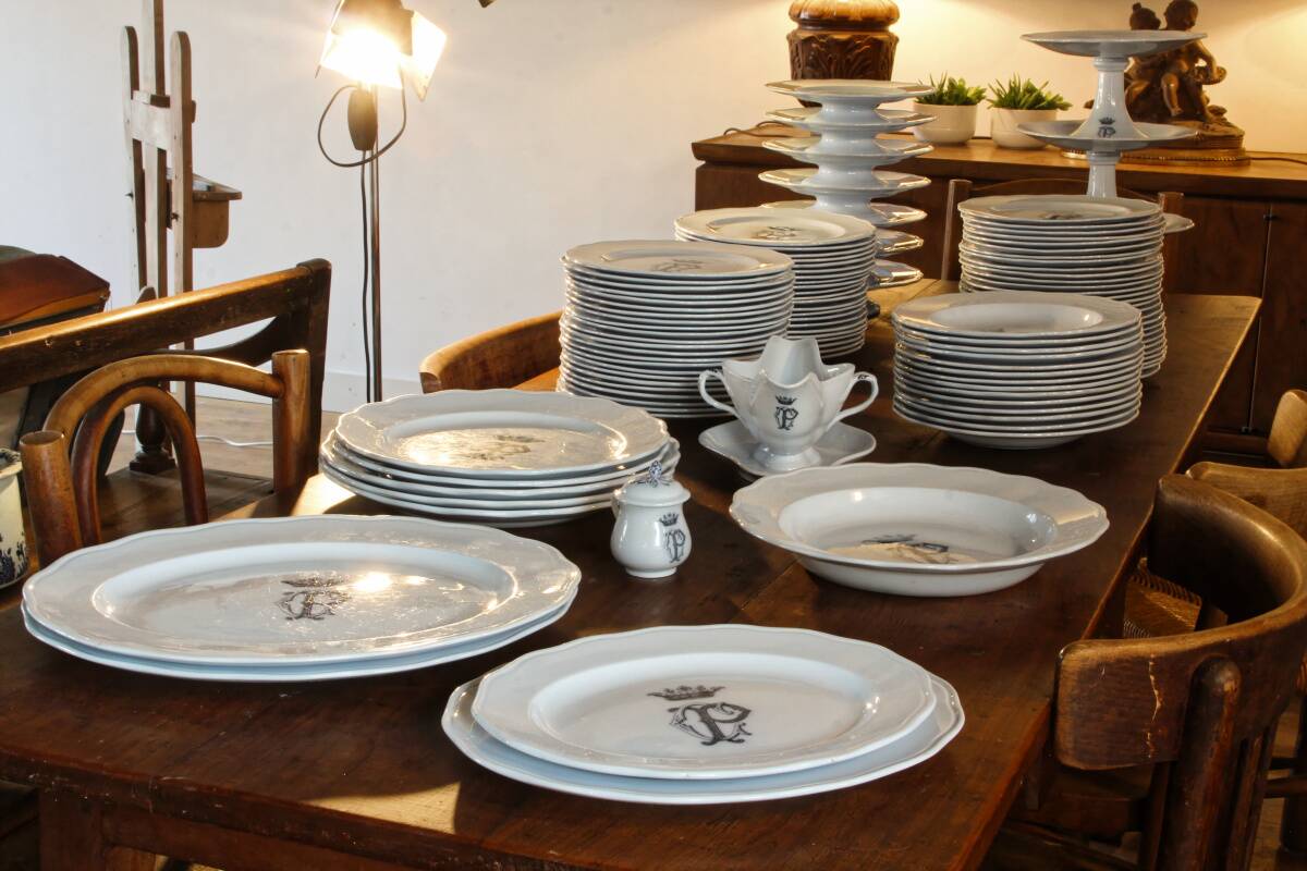 English earthenware service, CP monogram, ducal crown, 109 pieces