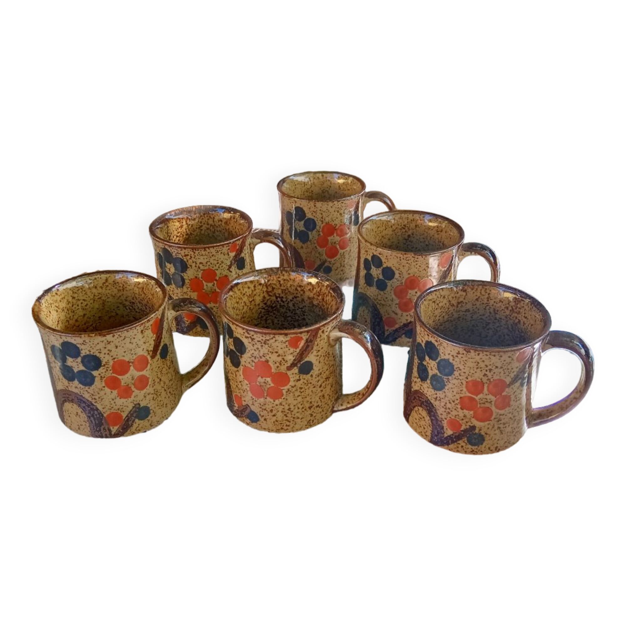Six mugs en grès