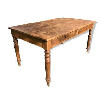 Farm table