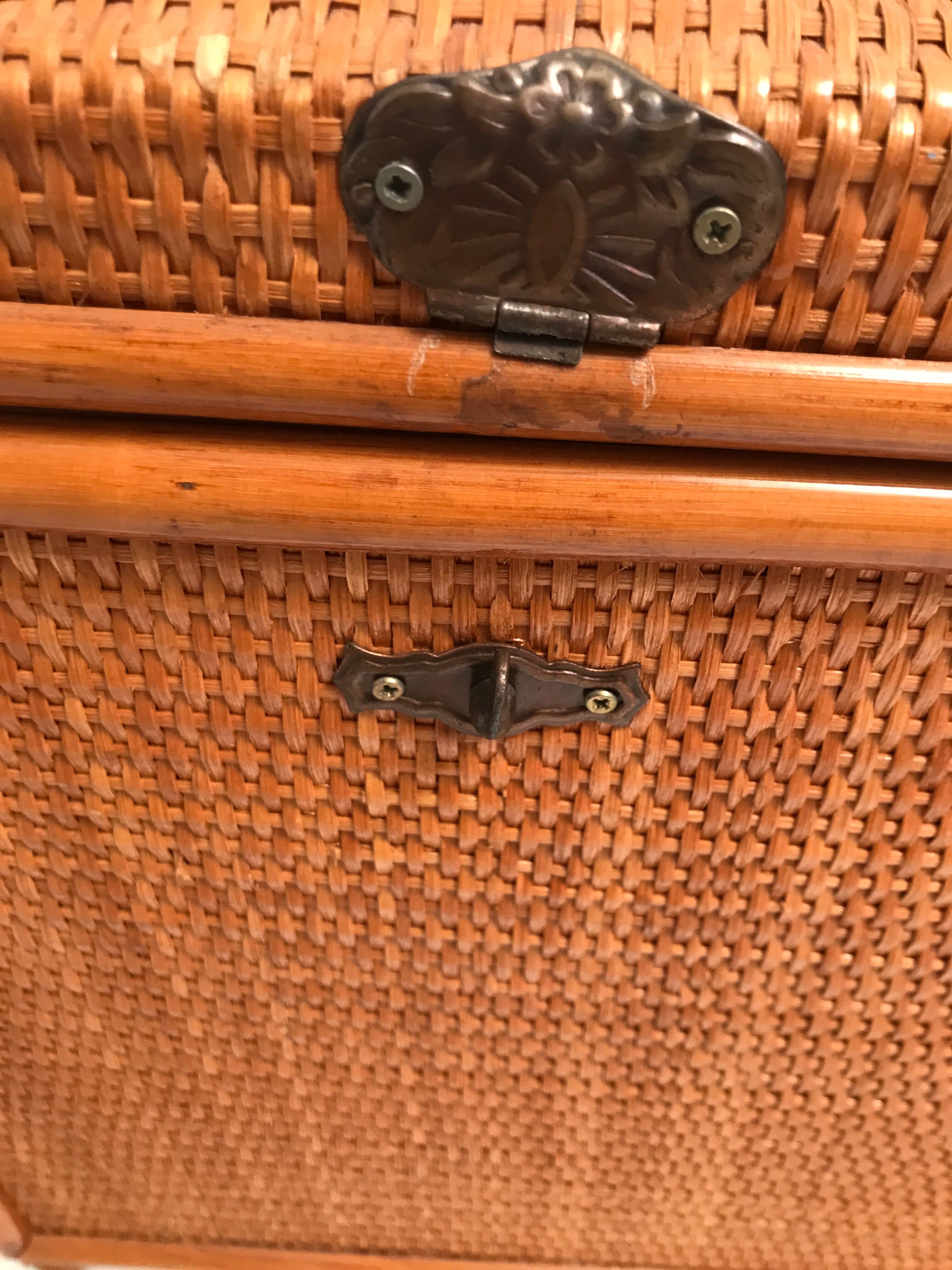 Trunk trunk in canned rattan 50s-60s