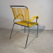Fauteuil scoubidou jaune à structure tubulaire chromée