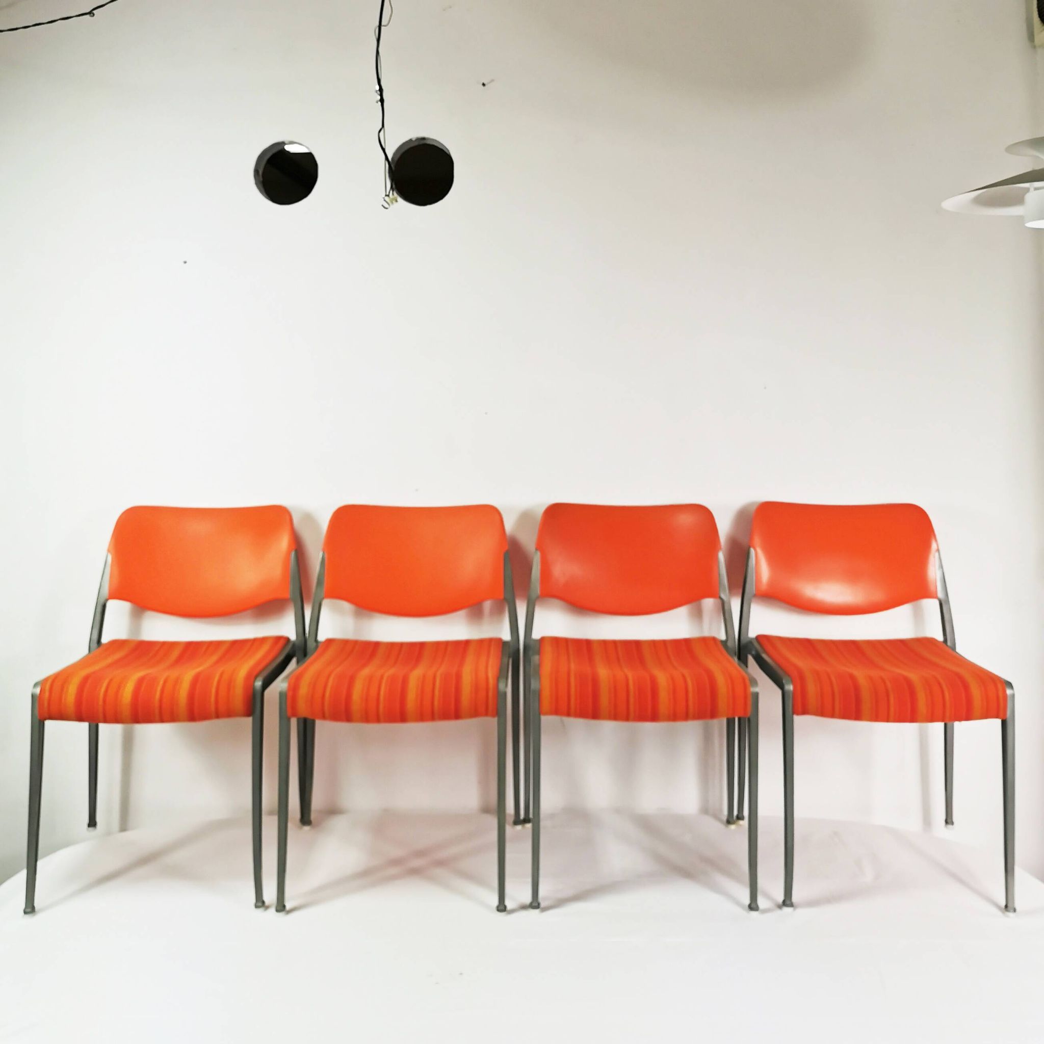 Ensemble de chaises Space Age, Kush & Co., conçu par le professeur Hans Ell. Années 70