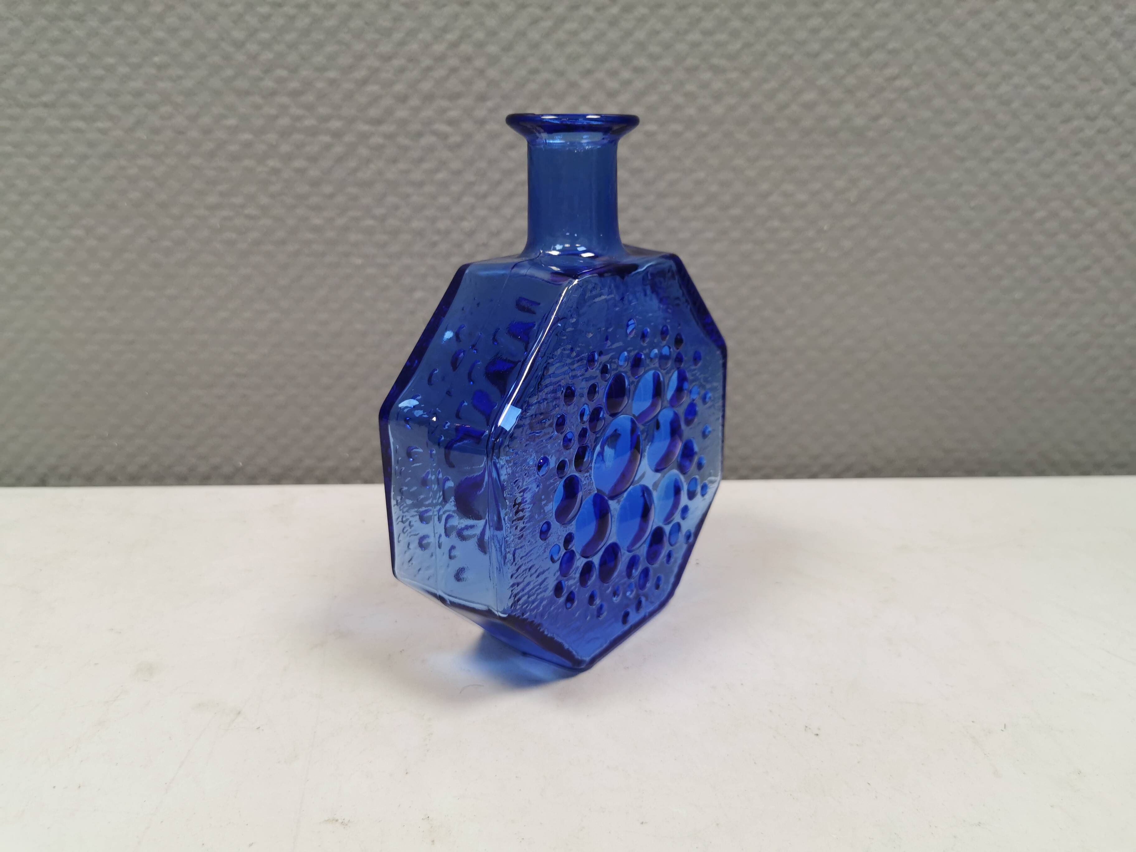 Blue glass vase from Riihimäen Lasi Finland, by Nanny Still.