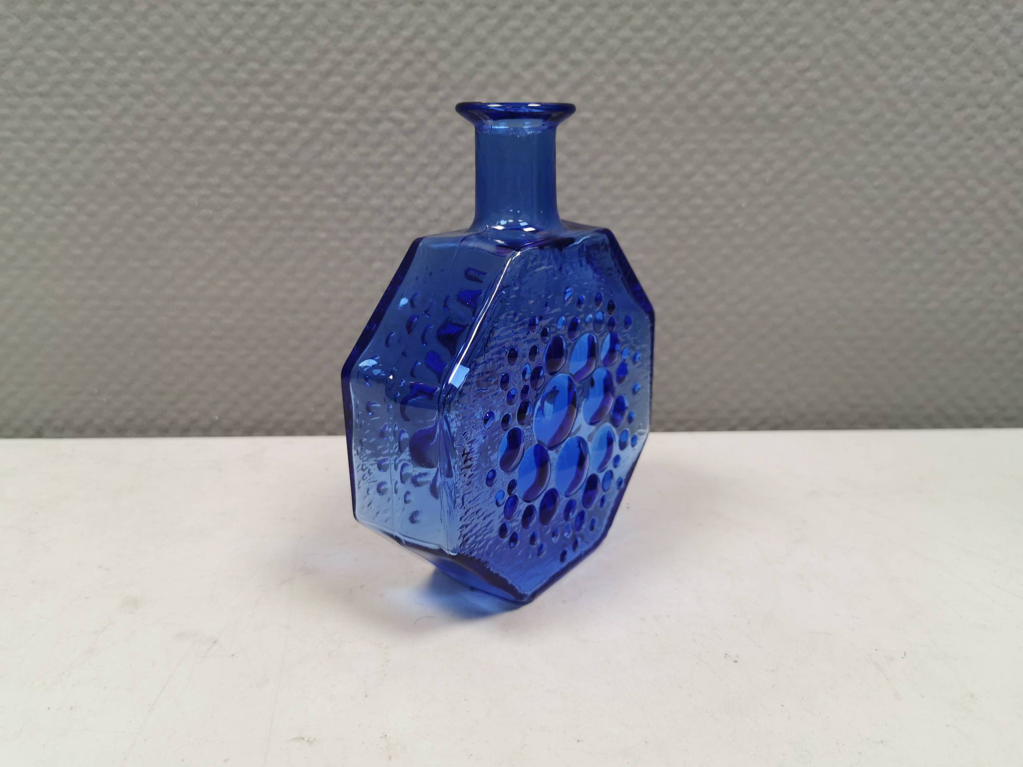 Blue glass vase from Riihimäen Lasi Finland, by Nanny Still.