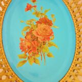 Corbeille ancienne en tôle peinte et osier tressé, décor de roses