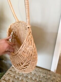 Rattan basket to hang