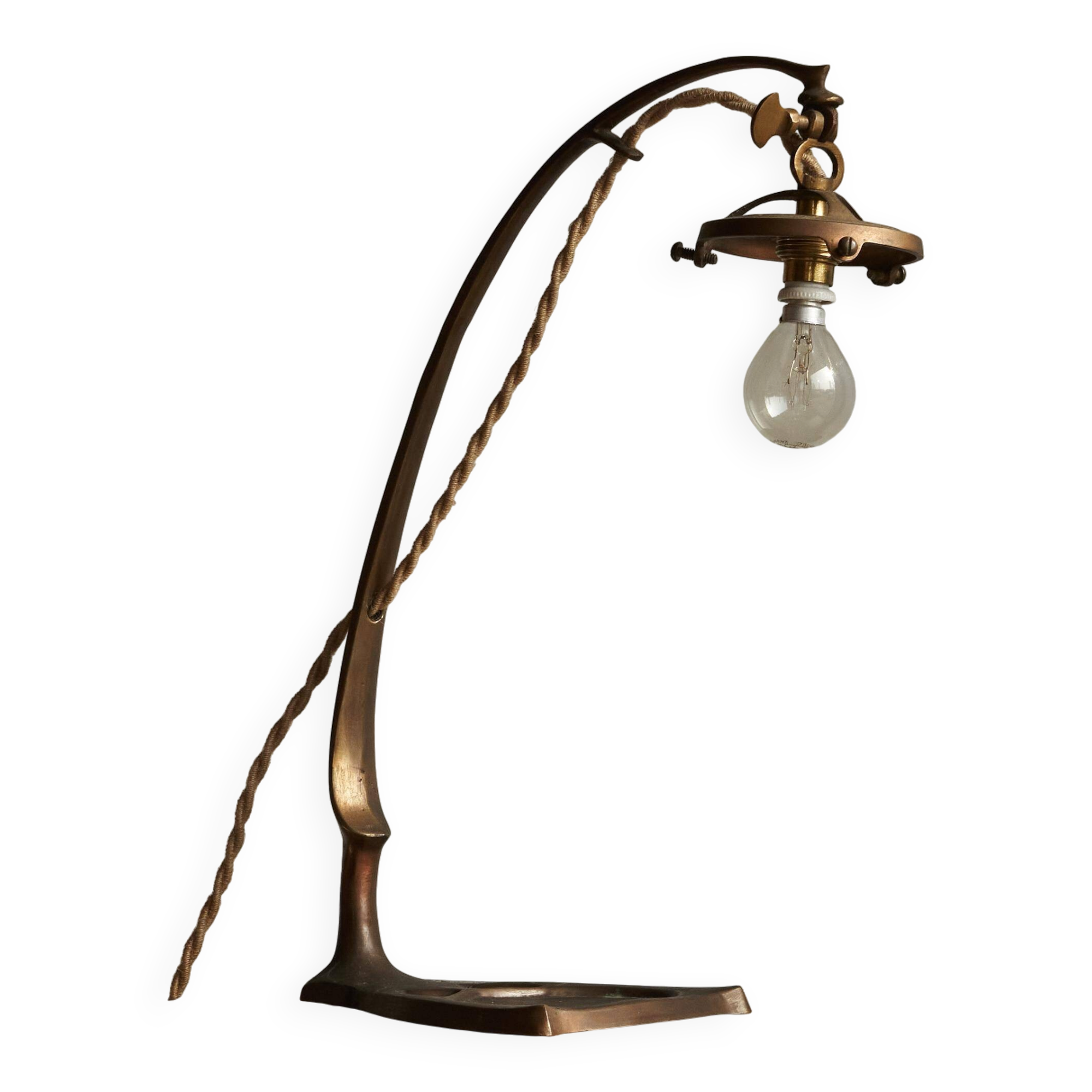 Art Nouveau table lamp in cast brass and engraved glass, 1920s