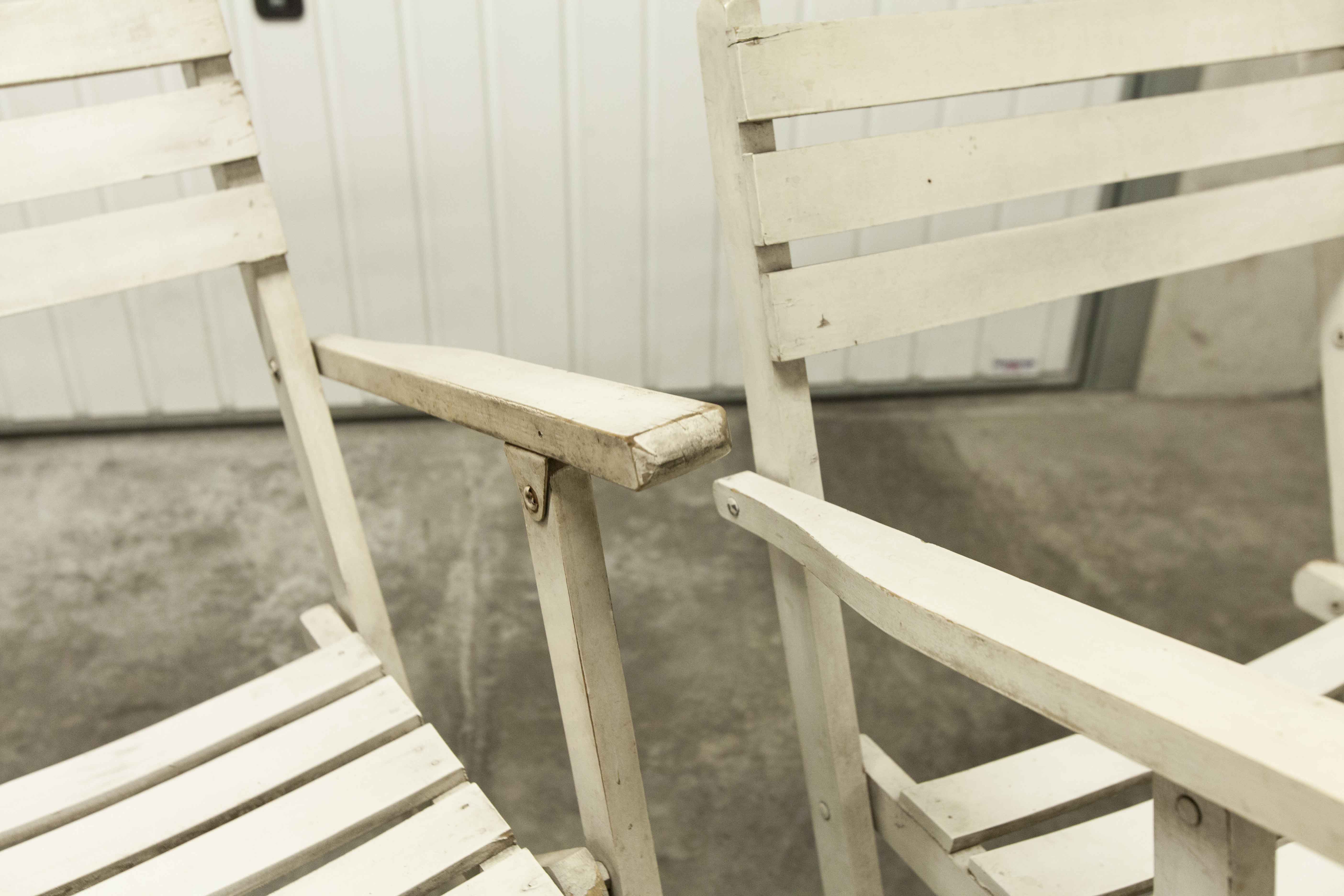 Garden furniture table and 4 armchairs 60's in its juice