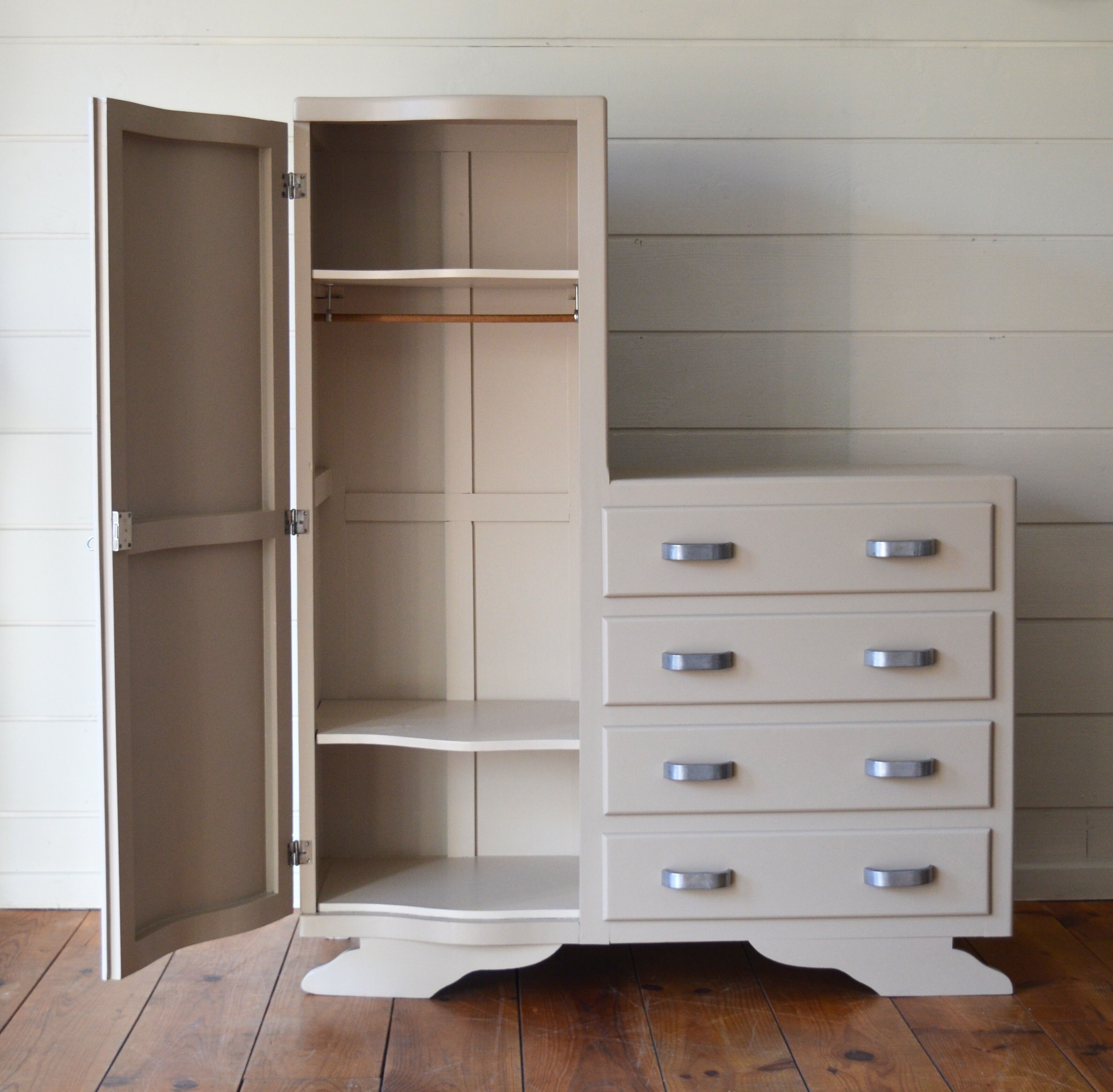 Asymmetrical cabinet