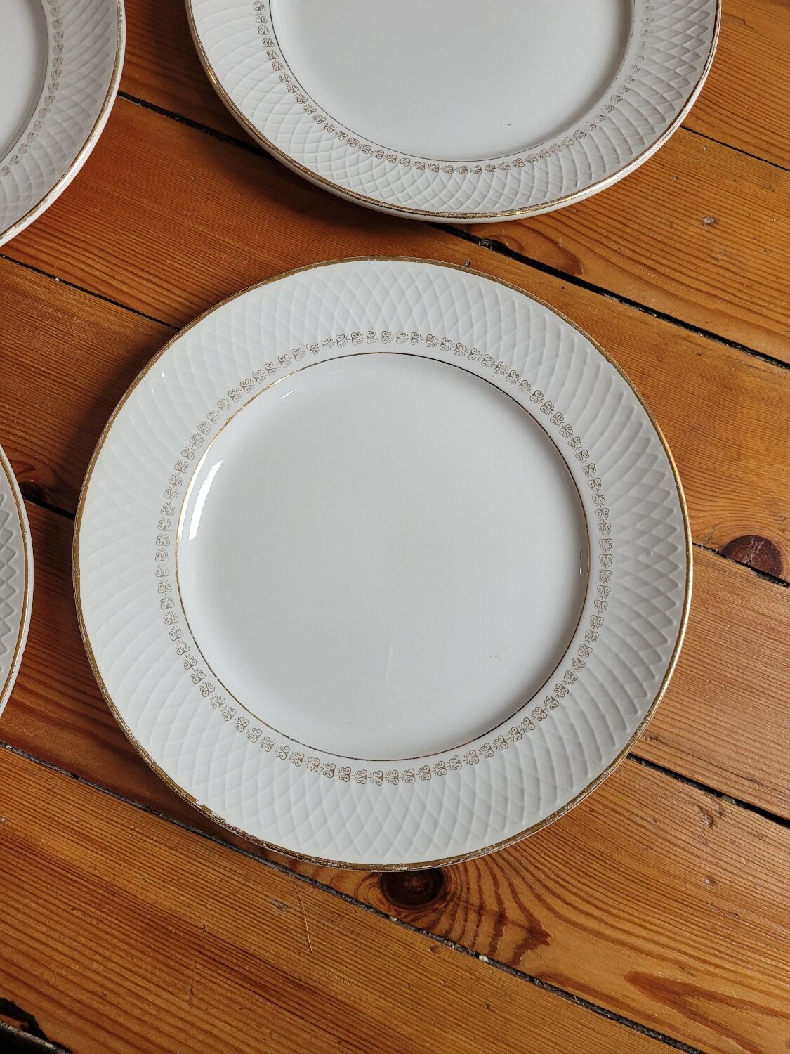Set of 8 L'Eclat L'Amandinoise flat plates