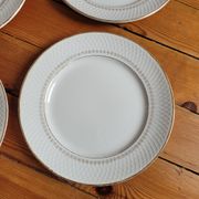 Set of 8 L'Eclat L'Amandinoise flat plates