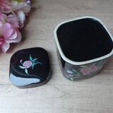 Ancienne boîte en céramique noire avec couvercle décor floral