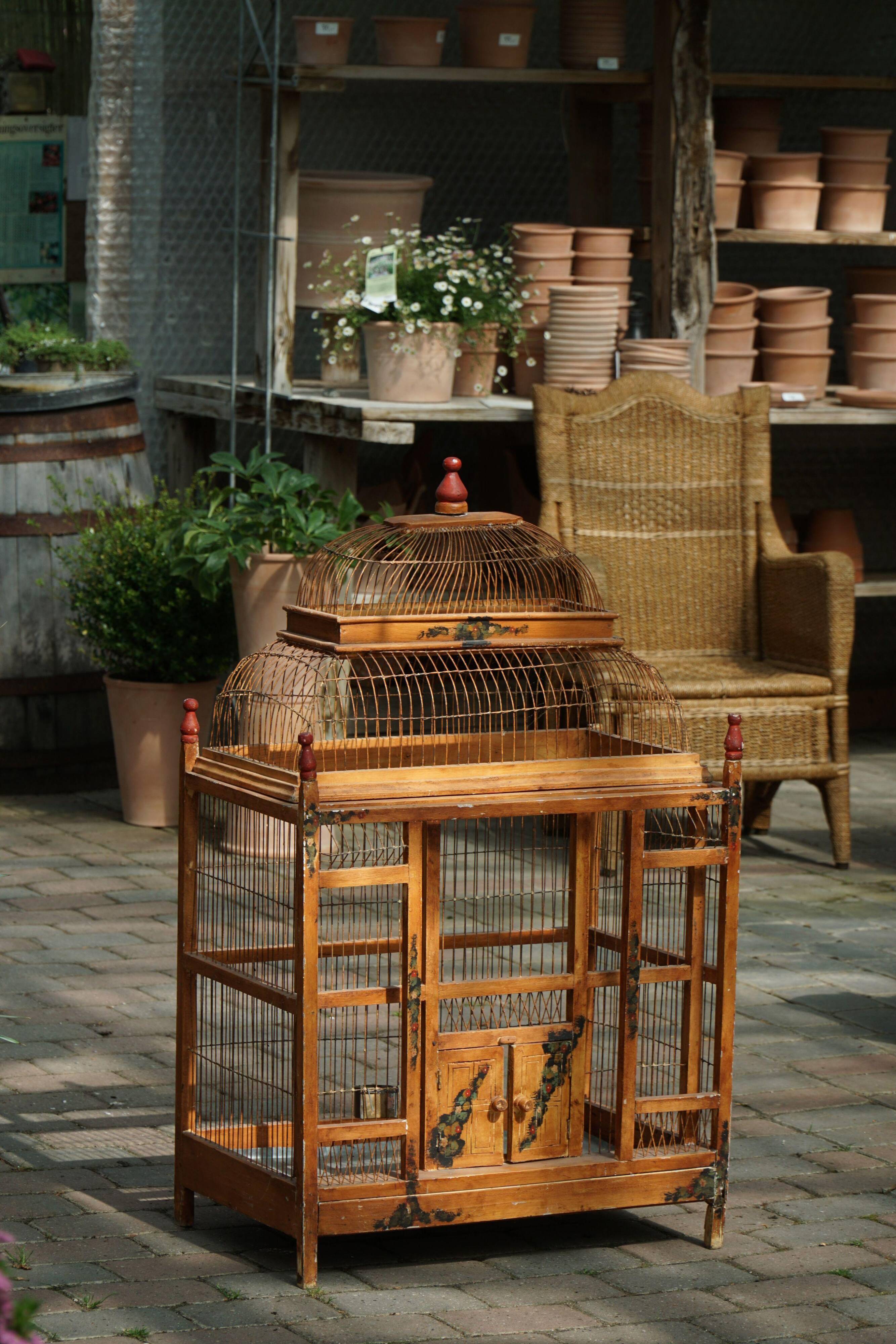 Cage à oiseaux décorative en bois peint chinois, début du 20e siècle, années 1930