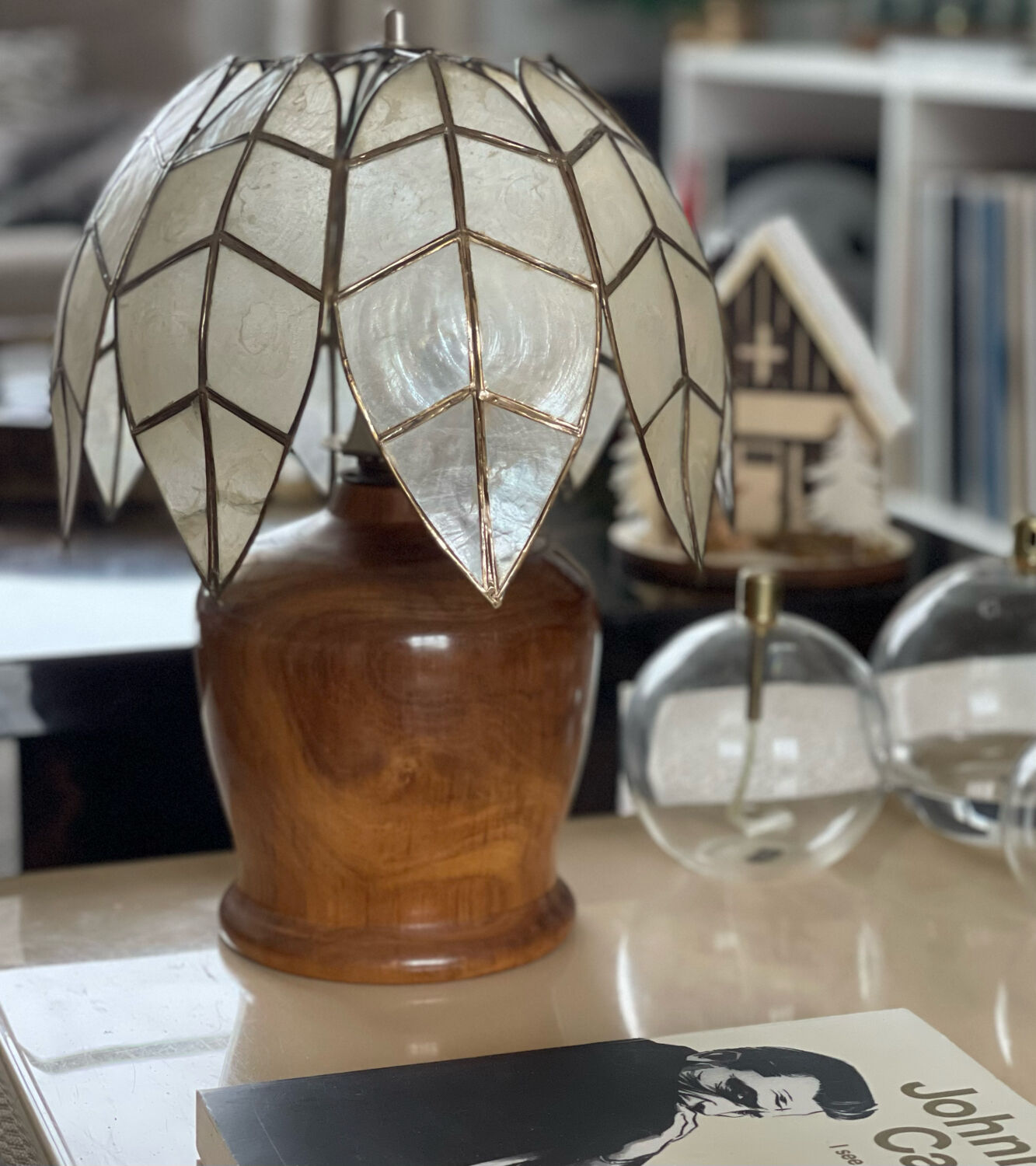 Mother-of-pearl and olive wood lamp