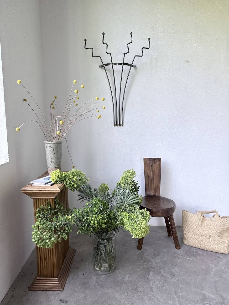 Porte manteau mural zigzag en métal et laiton 1960