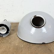 Lampe à suspension industrielle en émail gris, années 1960