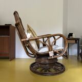 Fauteuil pivotant des années 60 en rotin