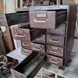 Meuble de métiers en métal