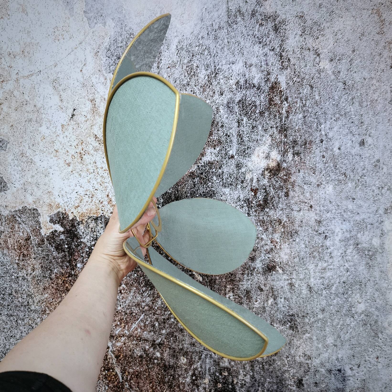 Flower suspension metal structure 6 petals in celadon green linen