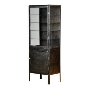 Cabinet de médecine - fer