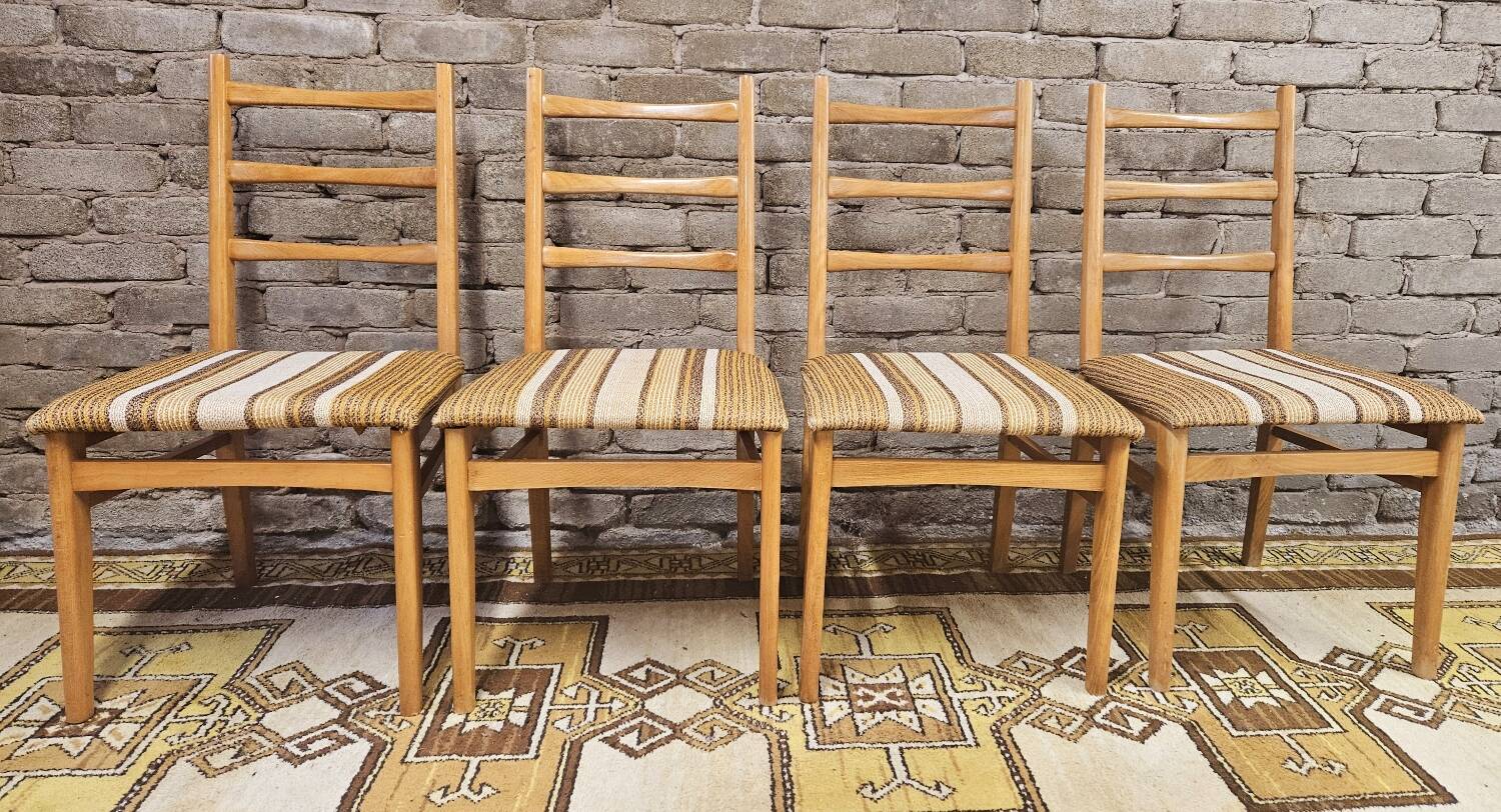 Quatre chaises bois vintage 1970