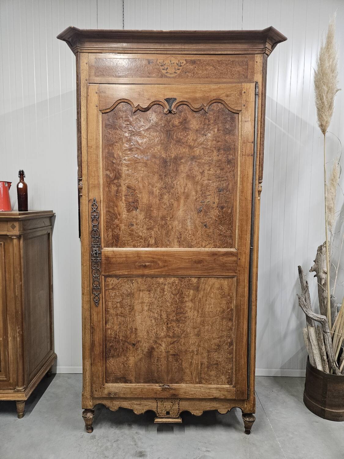 Hosiery cabinet
