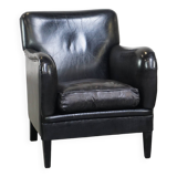 Luxurious and comfortable sheepskin armchair in a unique, stately black color