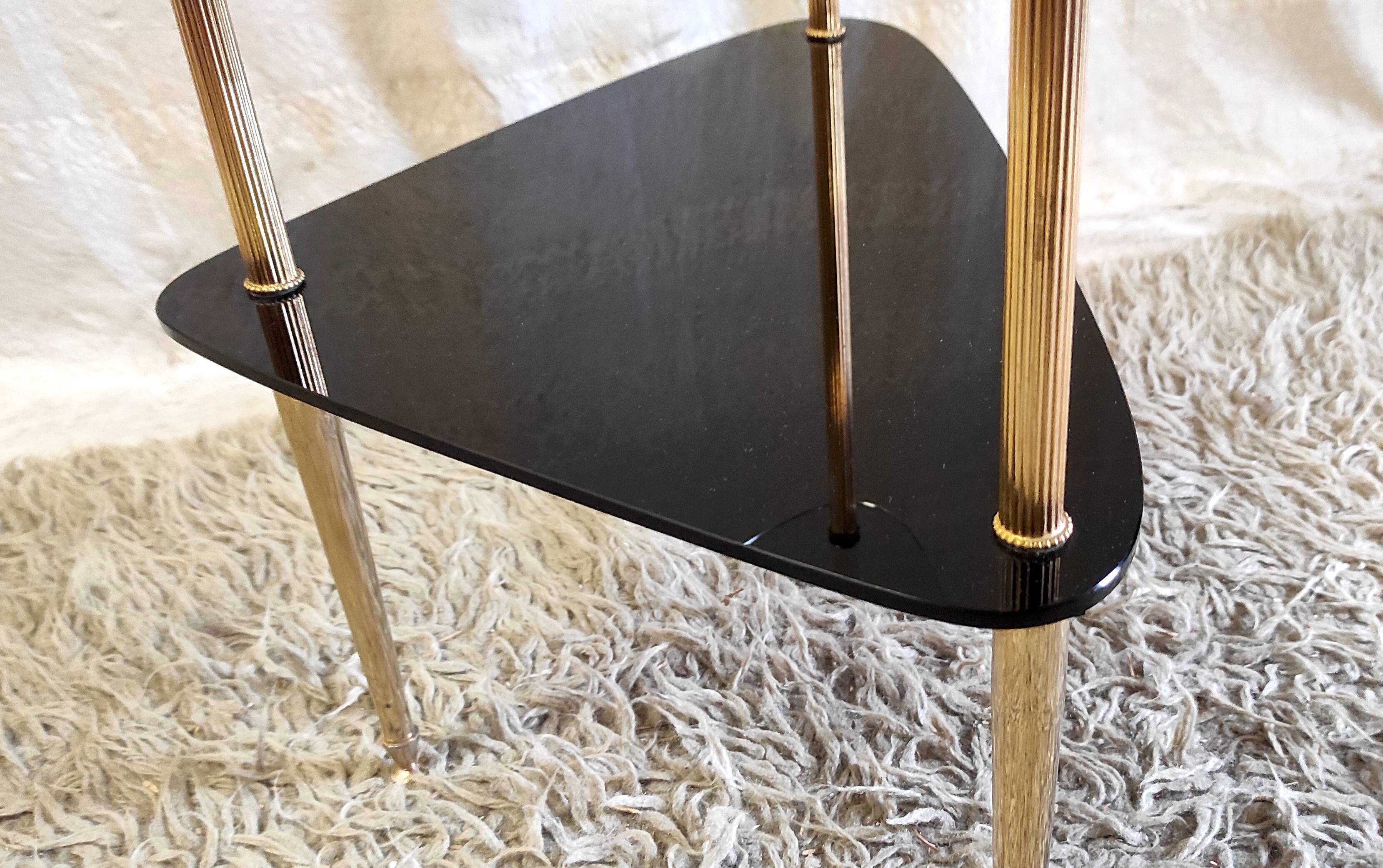 Table d'appoint tripode en laiton doré et verre - années 50/60